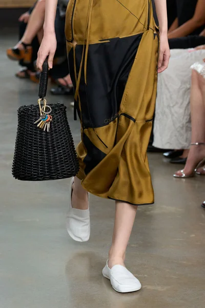 Look 19